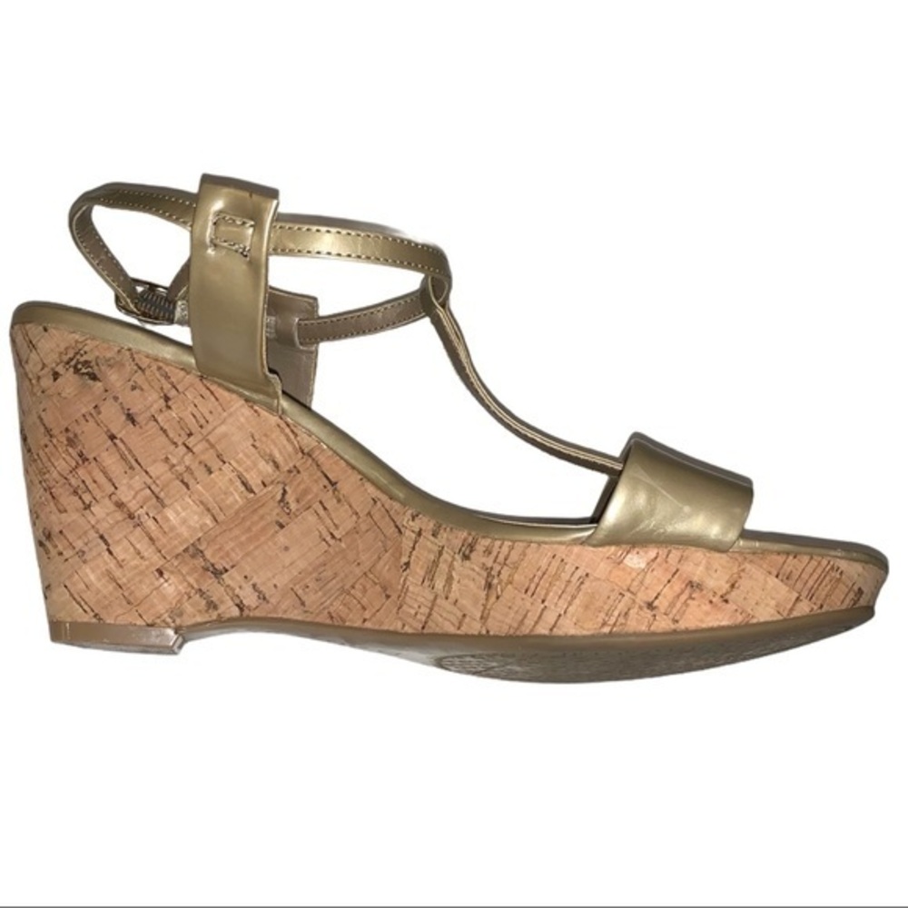 Bandolino sz 8 tan 3.5”h cork wedge cutout sandals